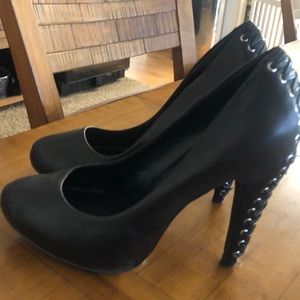 Jessica Simpson black leather pumps size 6 1/2.